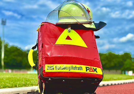 Rucksack auf Tartanbahn